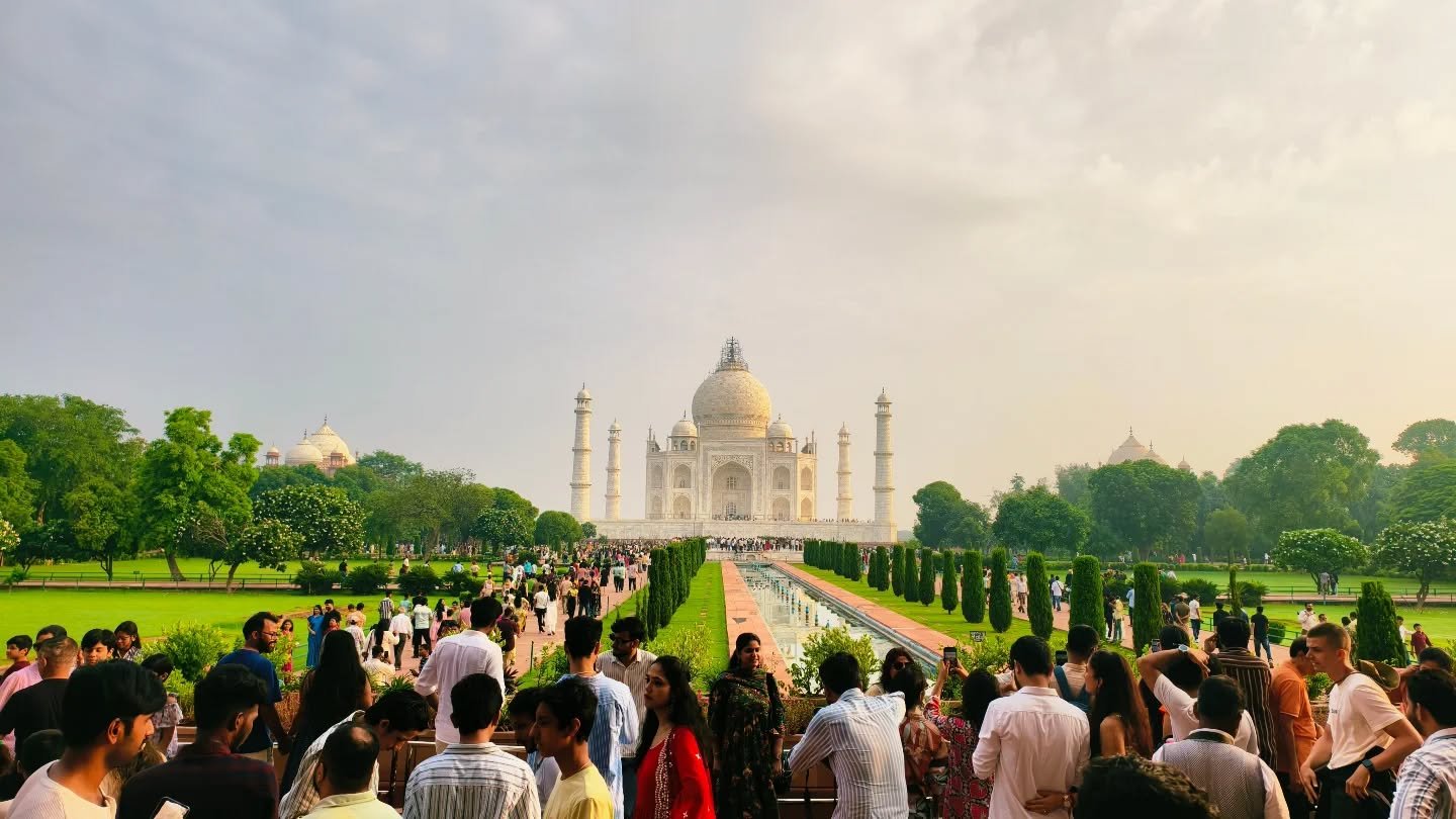 Taj Mahal picture at entrance gate with tourist