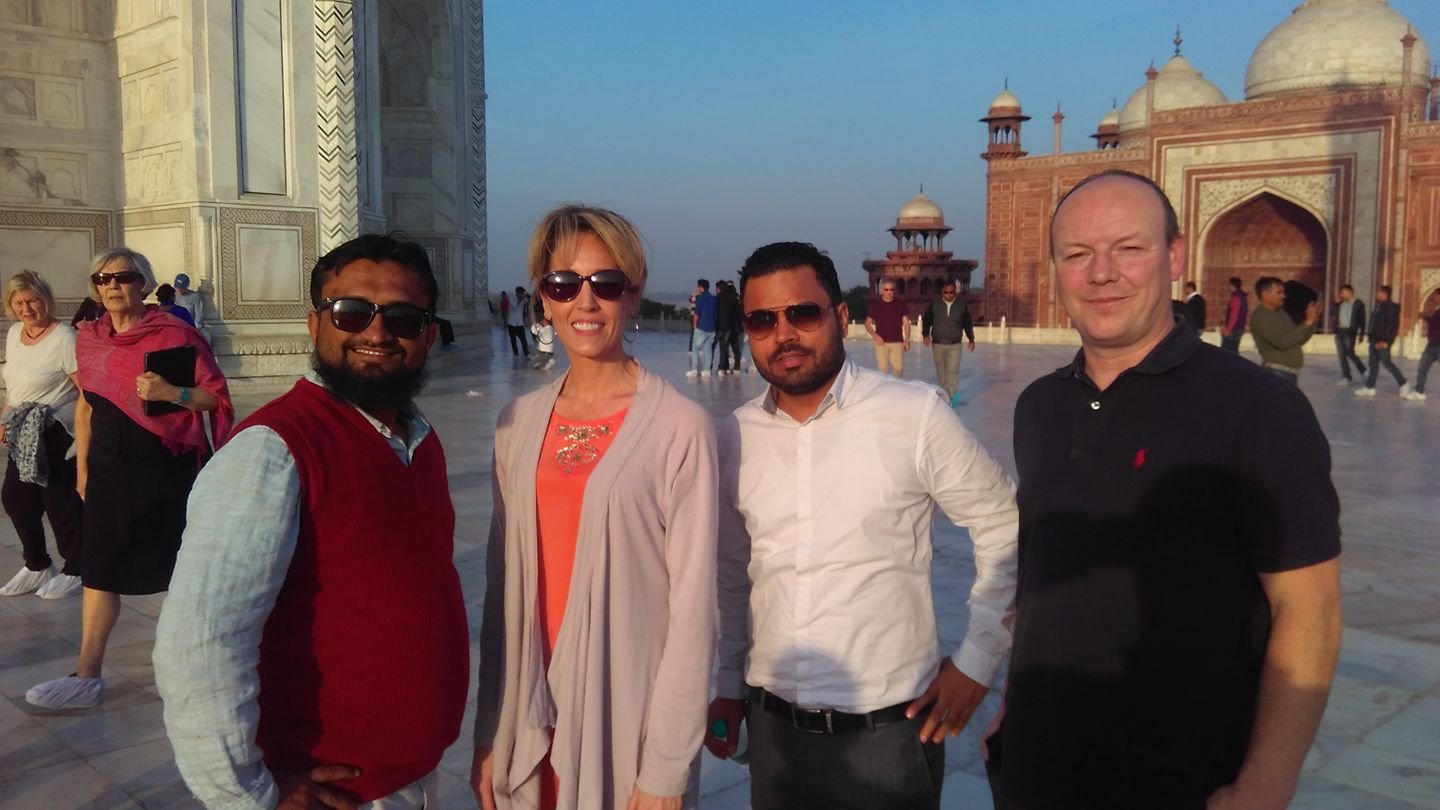 Taj Mahal with Group of traveler with Guide for taj mahal day tour