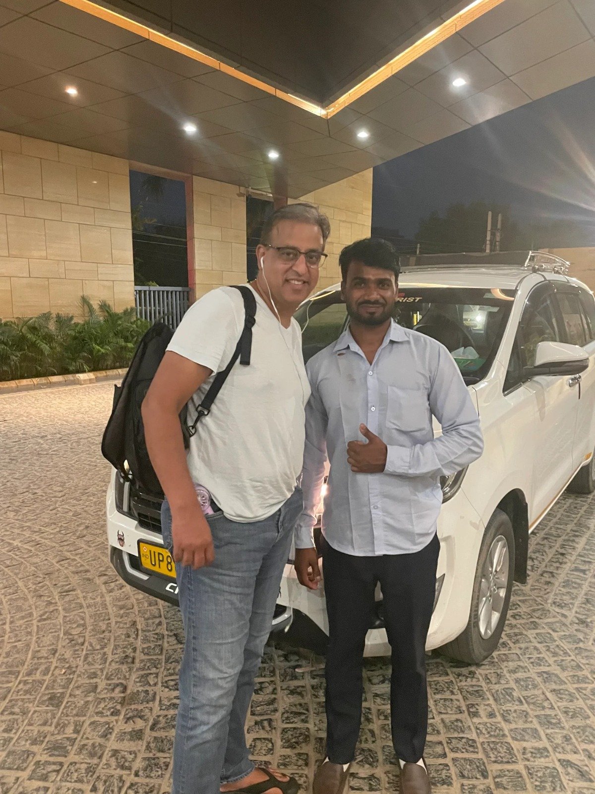 Photo of Driver with Tourist during Indira Gandhi Airport to Taj Mahal Tour by car
