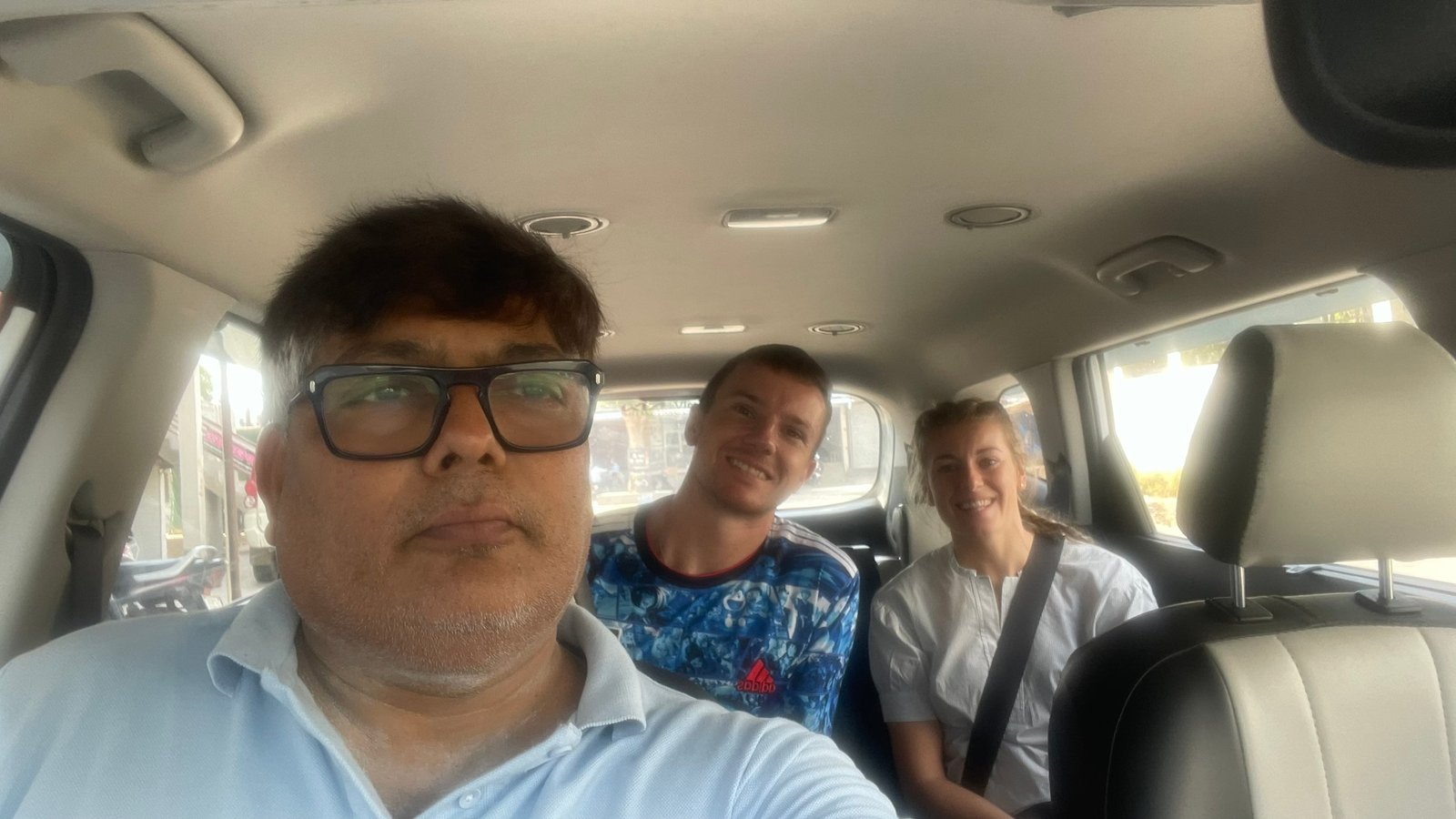 Private Delhi to Agra Taxi Service by Taj Mahal Cabs