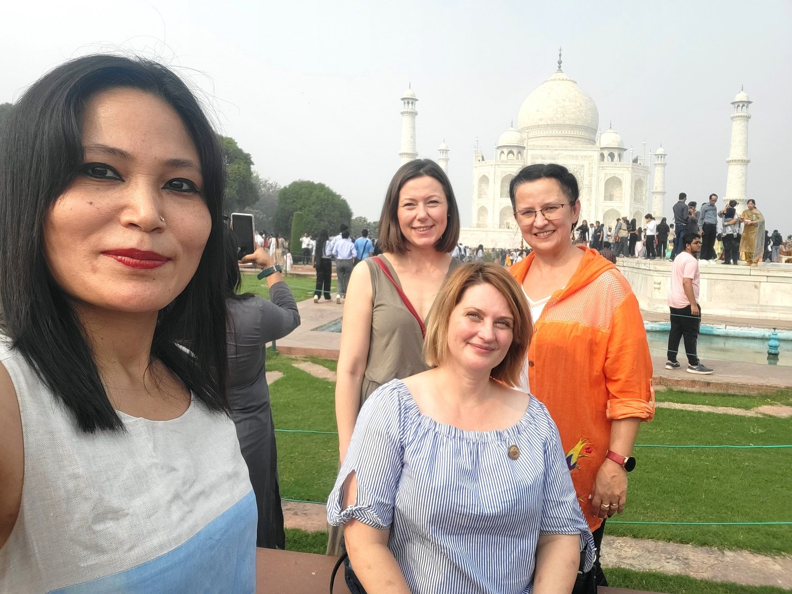 Taj Mahal Photo with group of traveler in monument