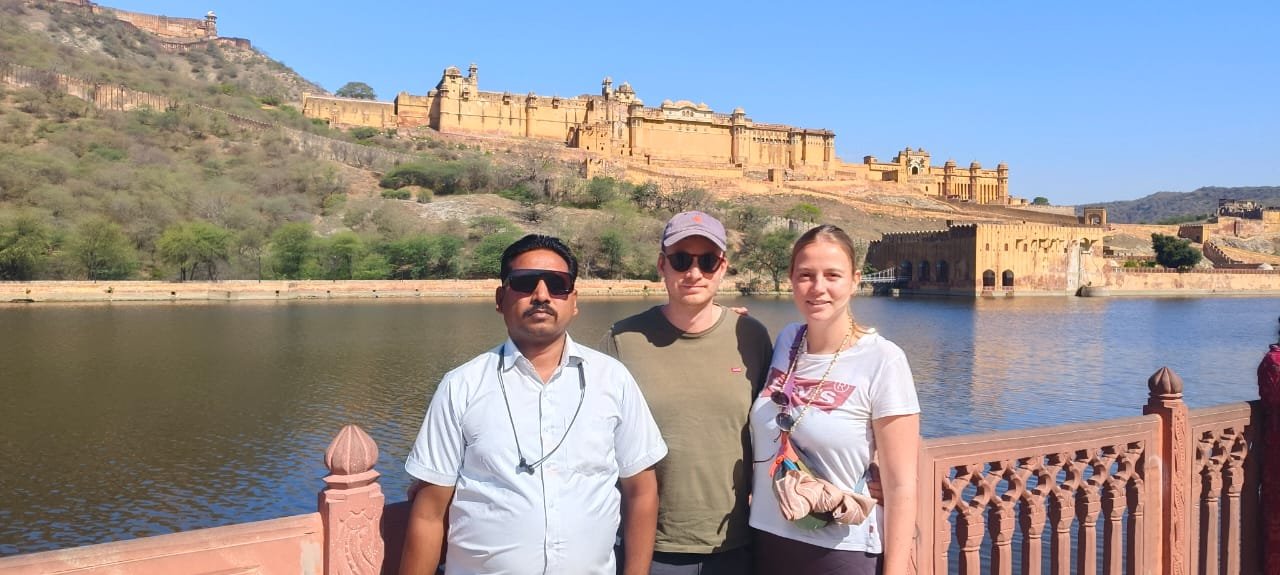 Car rental with driver in Delhi India tourist exploring Jaipur with private driver