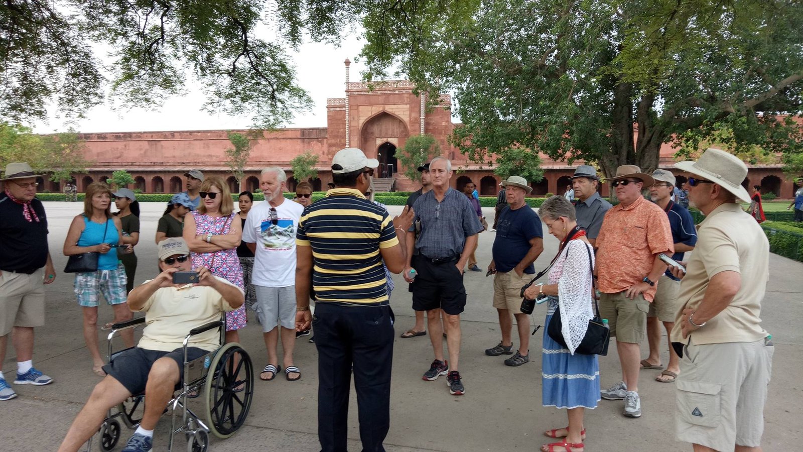 Taj Mahal Guided Tour picture
